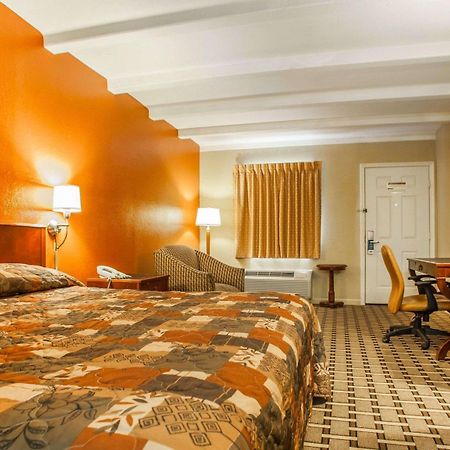 Rodeway Inn Nashville Airport Exterior photo