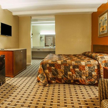 Rodeway Inn Nashville Airport Exterior photo