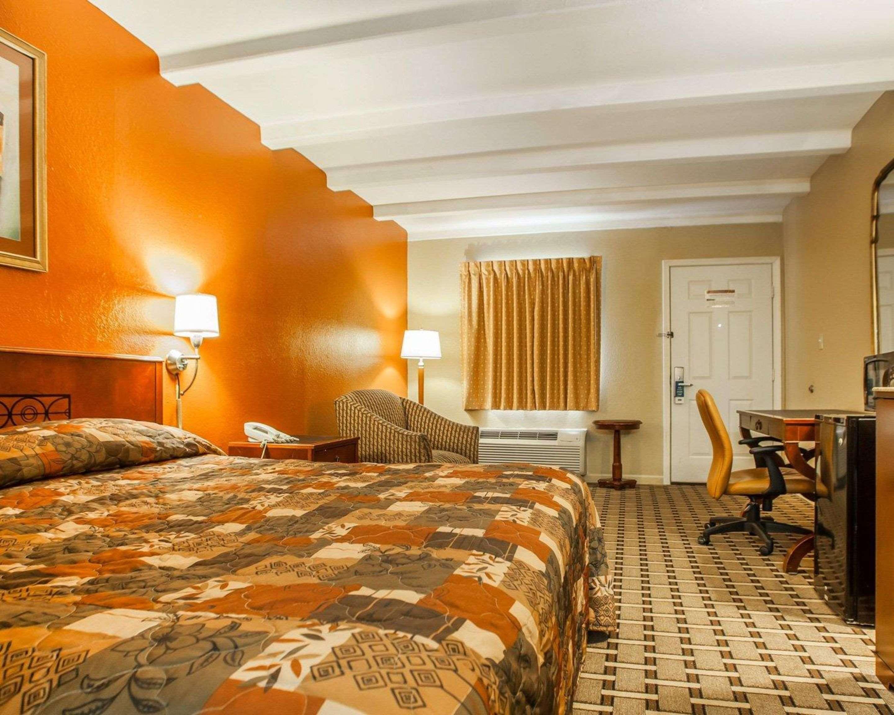 Rodeway Inn Nashville Airport Exterior photo