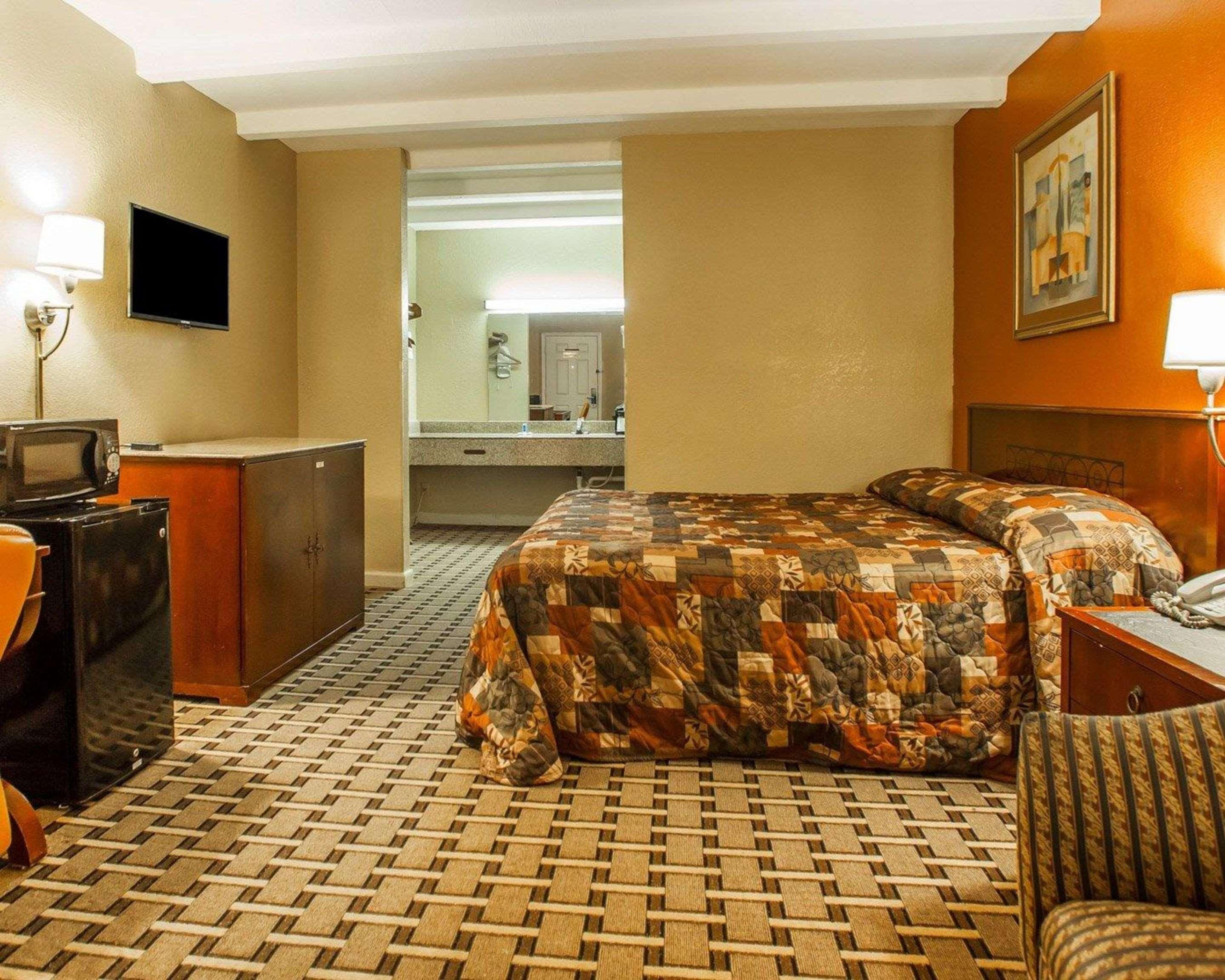 Rodeway Inn Nashville Airport Exterior photo