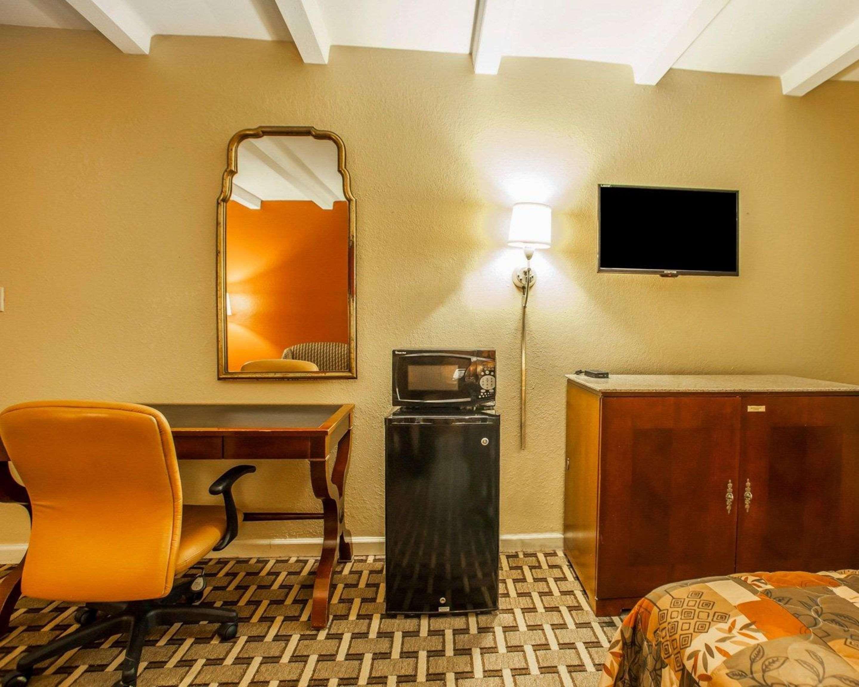 Rodeway Inn Nashville Airport Exterior photo