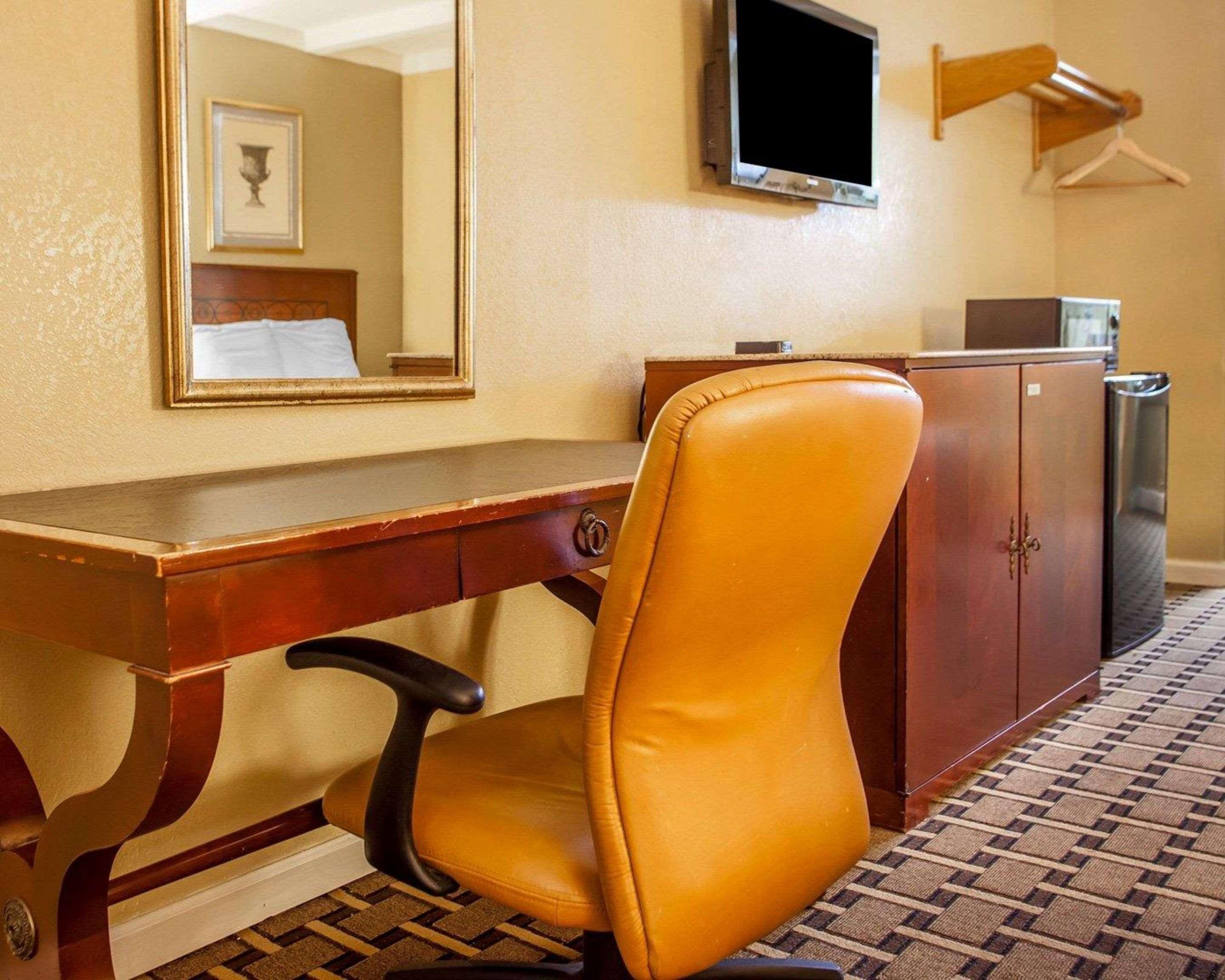 Rodeway Inn Nashville Airport Exterior photo